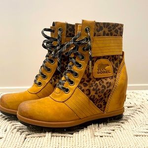 Sorel leopard wedge boots 7.5